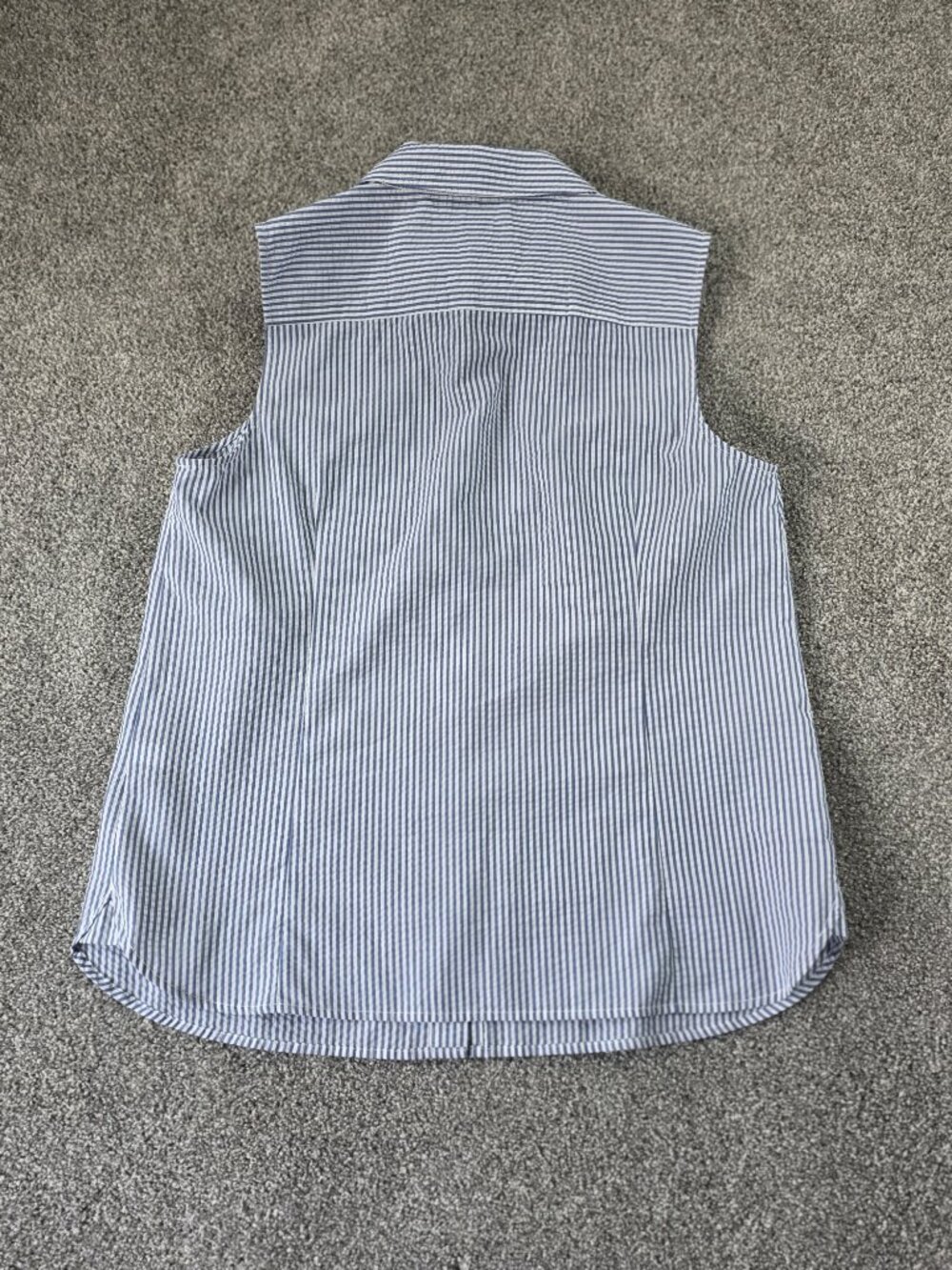 NWT Tommy Hilfiger Blue/White Pinstripe  Sleeveless button-up top - Picture 3 of 9